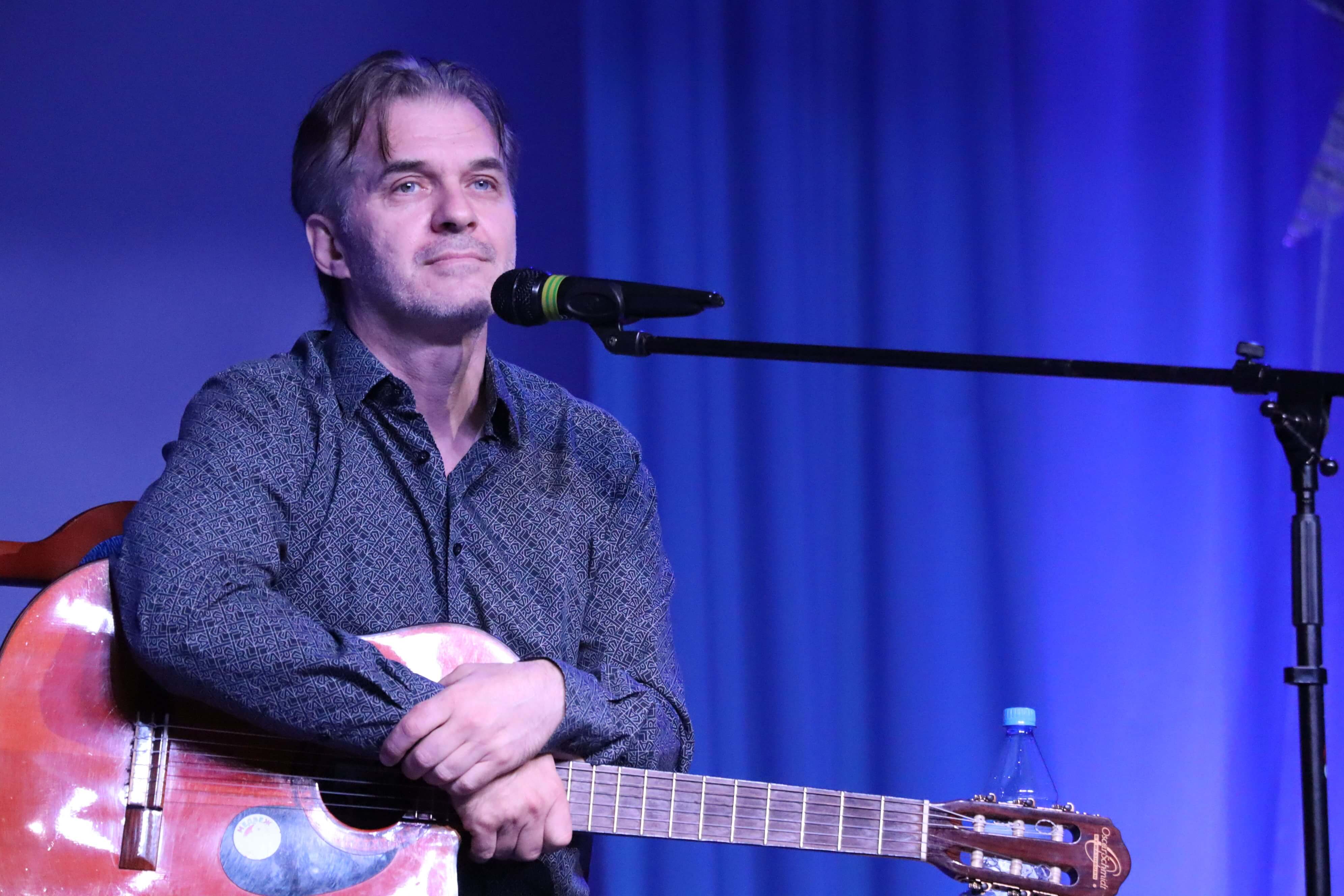 «Эпоха. Окуджава«. Ко дню рождения великого барда